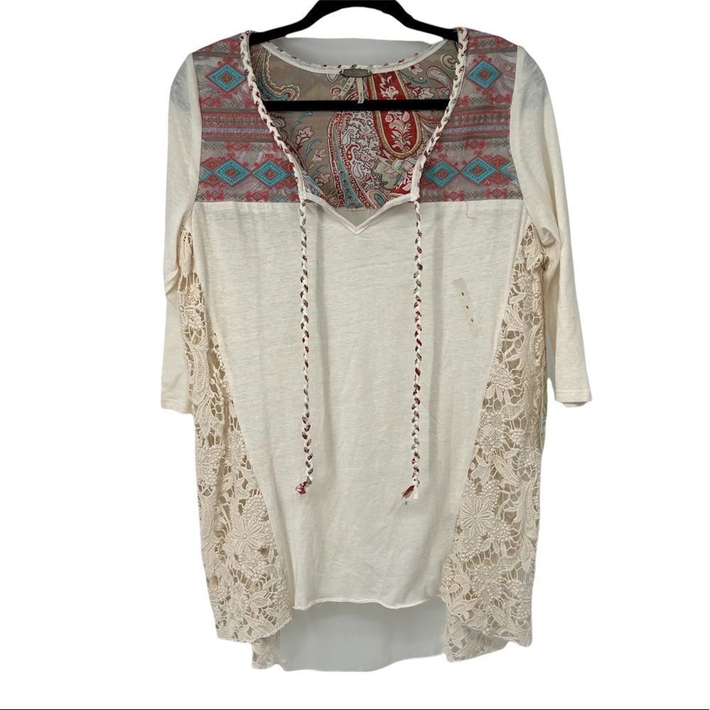 Gimmicks by BKE‎ Cream Crochet Boho V Neck Top